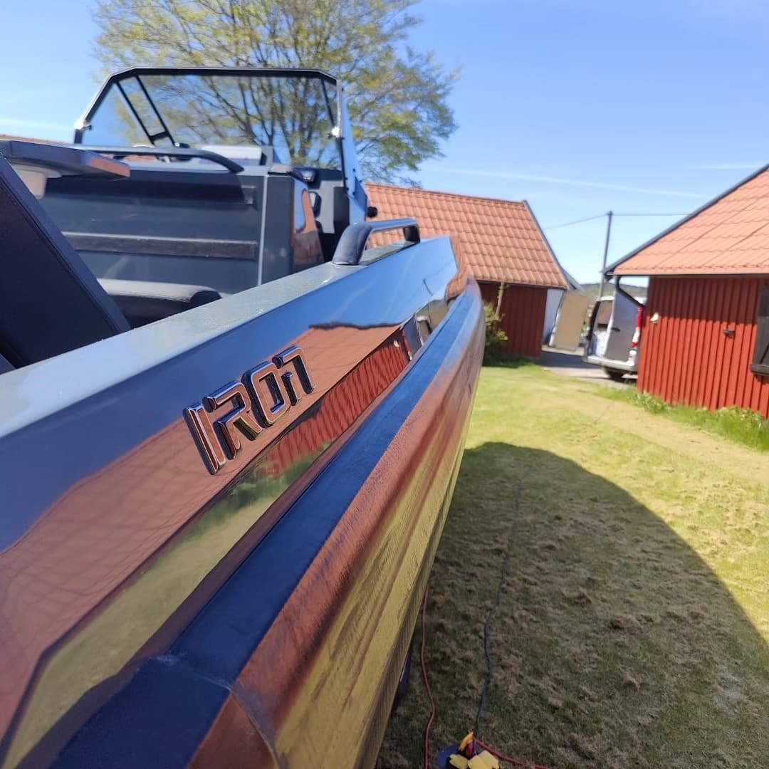 Iron Motorbåt — Polering